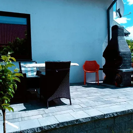 Dom wakacyjny Dom Z Ogrodem *