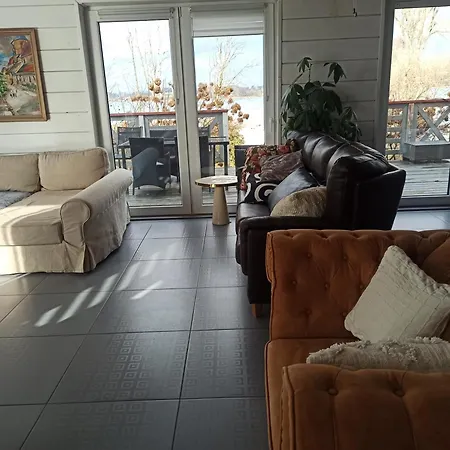 Dom Z Ogrodem בית נופש *